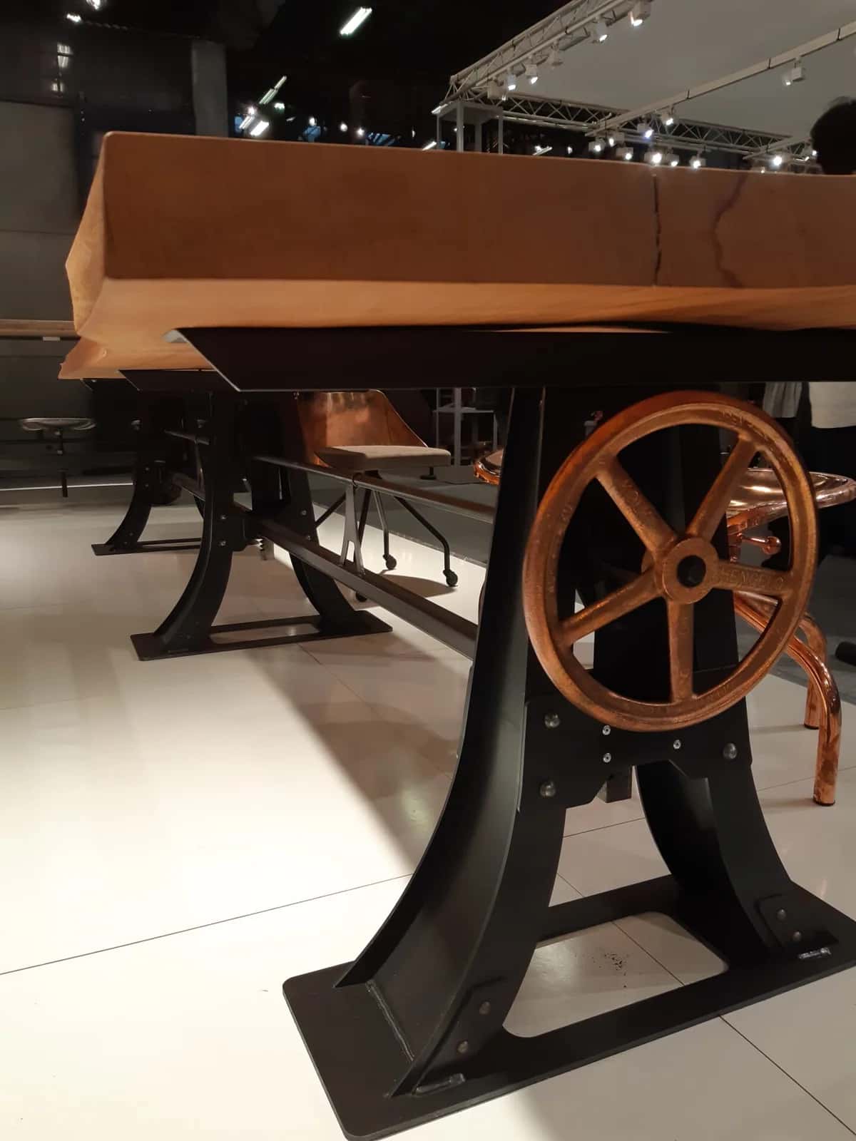 SL-036 Eiffeltower – Height adjustable table base